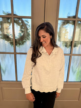 Load image into Gallery viewer, Comfort &amp; Scallops Top

