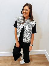 Load image into Gallery viewer, Vintage Floral Button Up Vest

