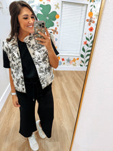 Load image into Gallery viewer, Vintage Floral Button Up Vest
