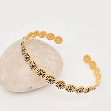 Load image into Gallery viewer, Danielle Daisy Bracelet
