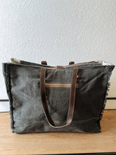 Load image into Gallery viewer, Tammie Weekender Myra Bag
